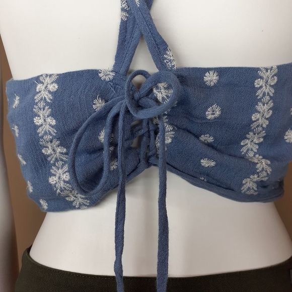 LF Blue Daisy Criss-Cross Chambray Boho Ruffle Floral Crop Top 4 Blue NWT - Picture 4 of 10